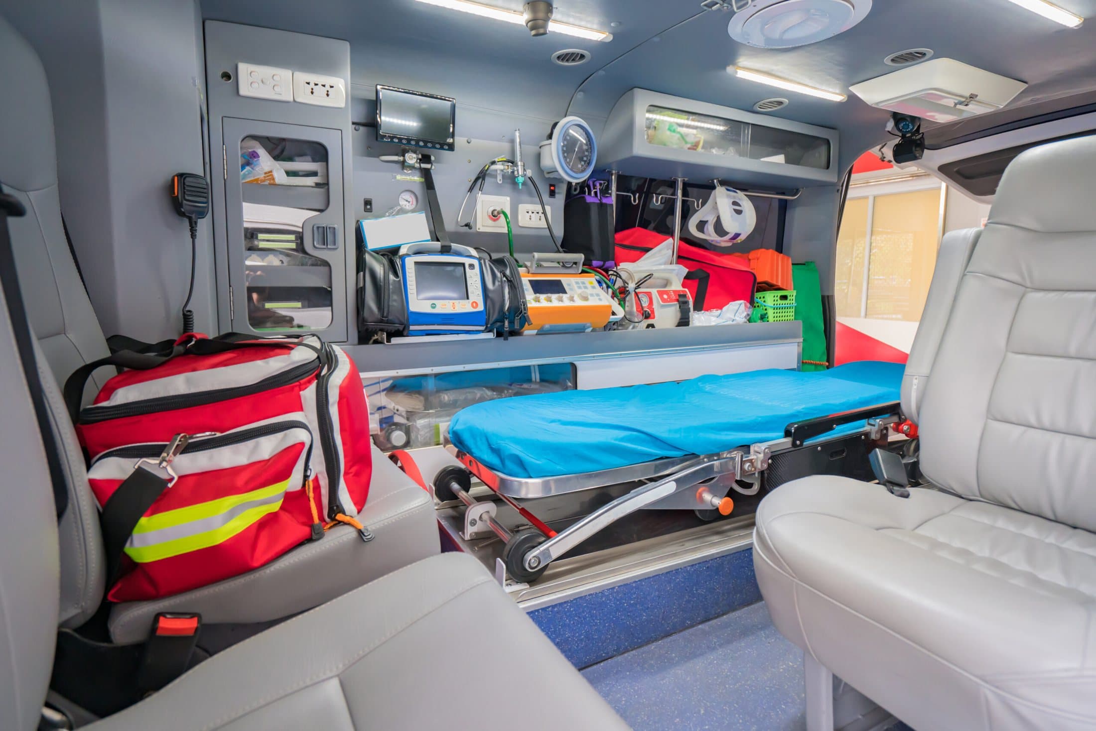 Cabine sanitaire d'ambulance équipée pour un transfert