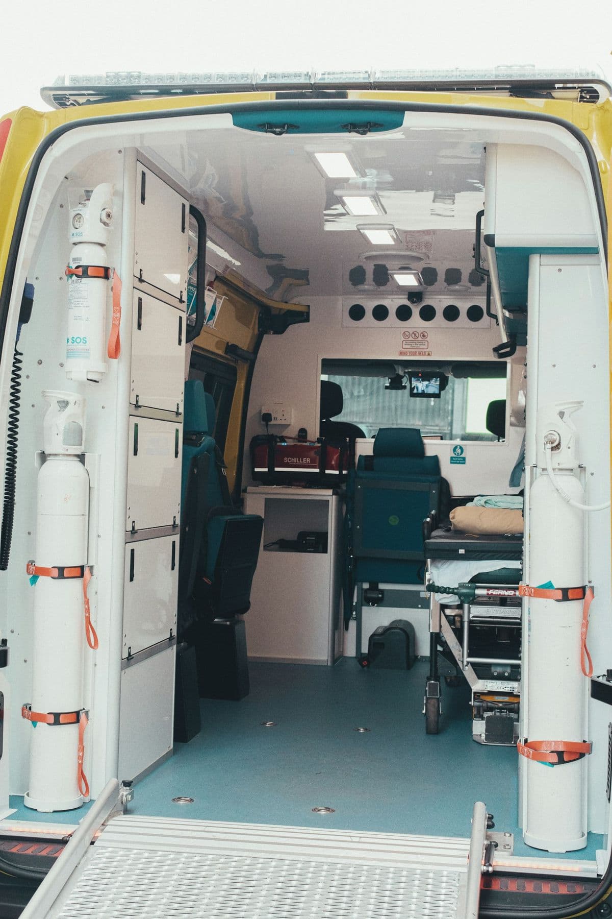 Brancard d'ambulance prêt pour un transport allongé